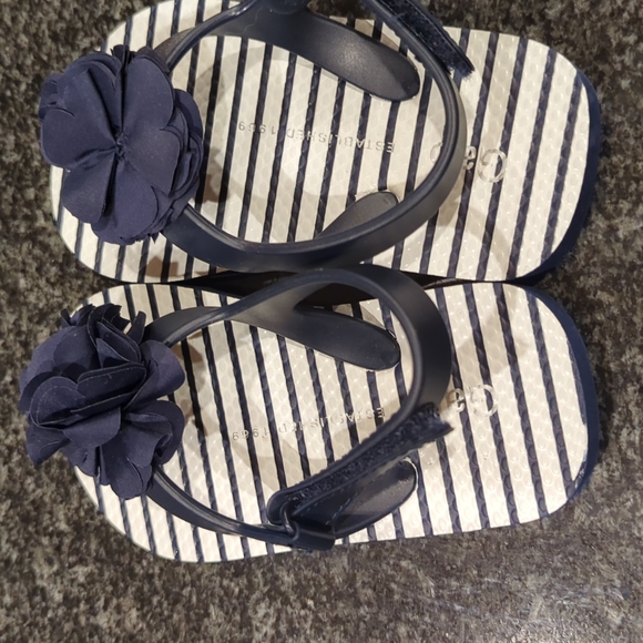 GAP toddler sandals, Navy/white, size 5/6 - Picture 2 of 4